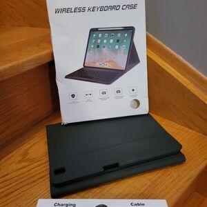 Wireless Keyboard Case for Tablets - Black Keyboard Case for iPad 9th/8th/7th Ge